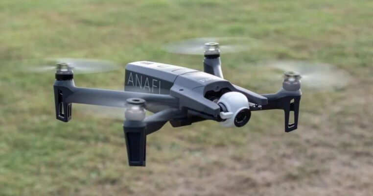 Drone kamera terbaik - Parrot Anafi