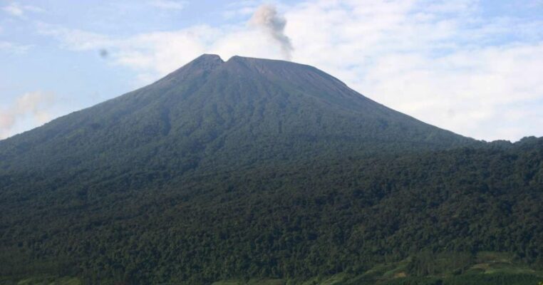 Gunung Tertinggi di Pulau Jawa - Slamet