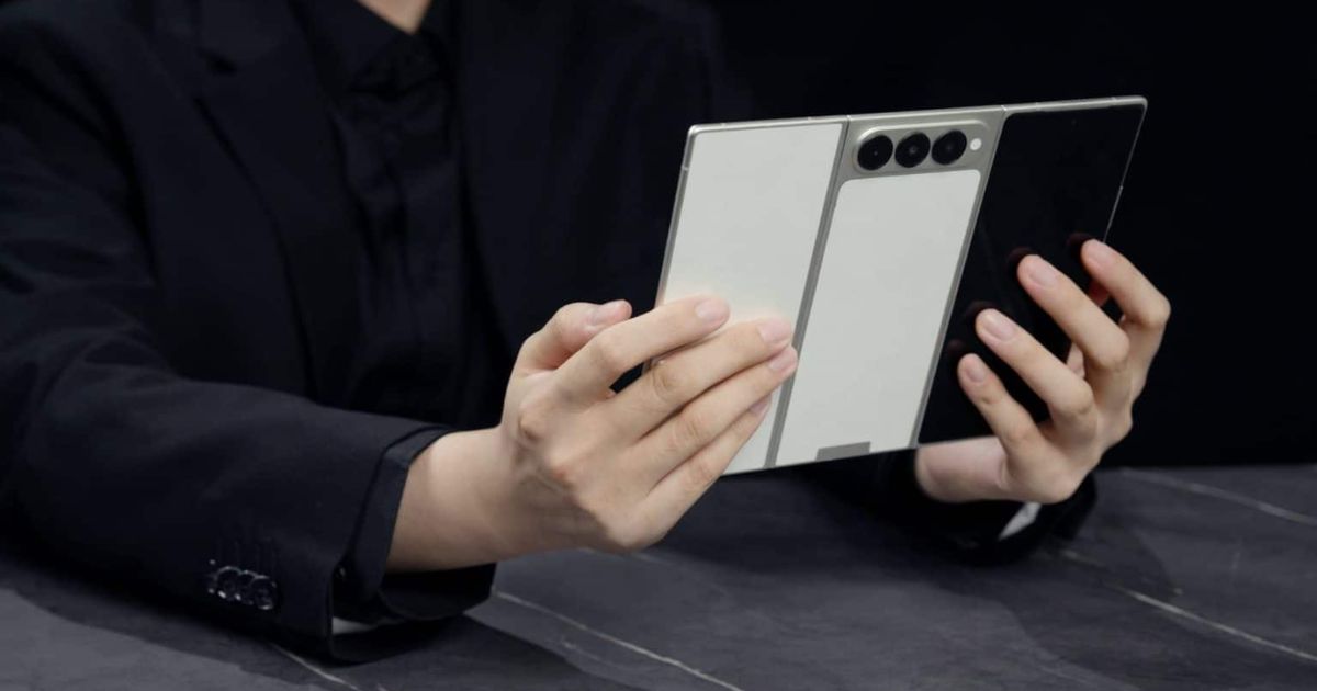 Tecno Phantom Ultimate G Fold Concept