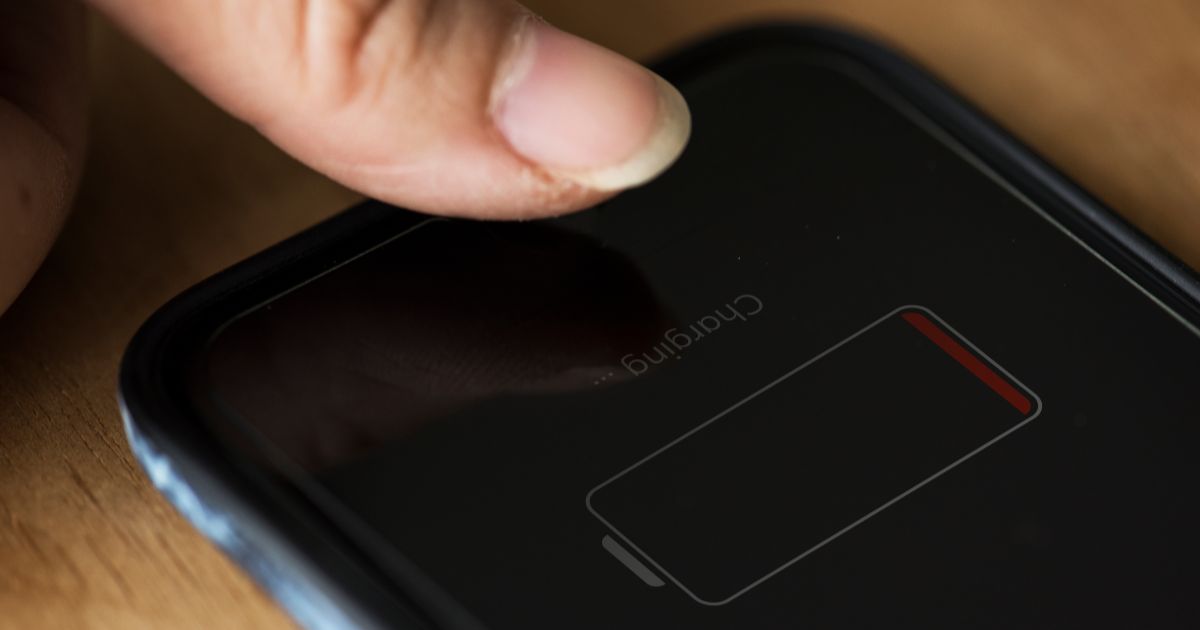 Kebiasaan Isi Baterai yang Bikin HP Cepat Rusak