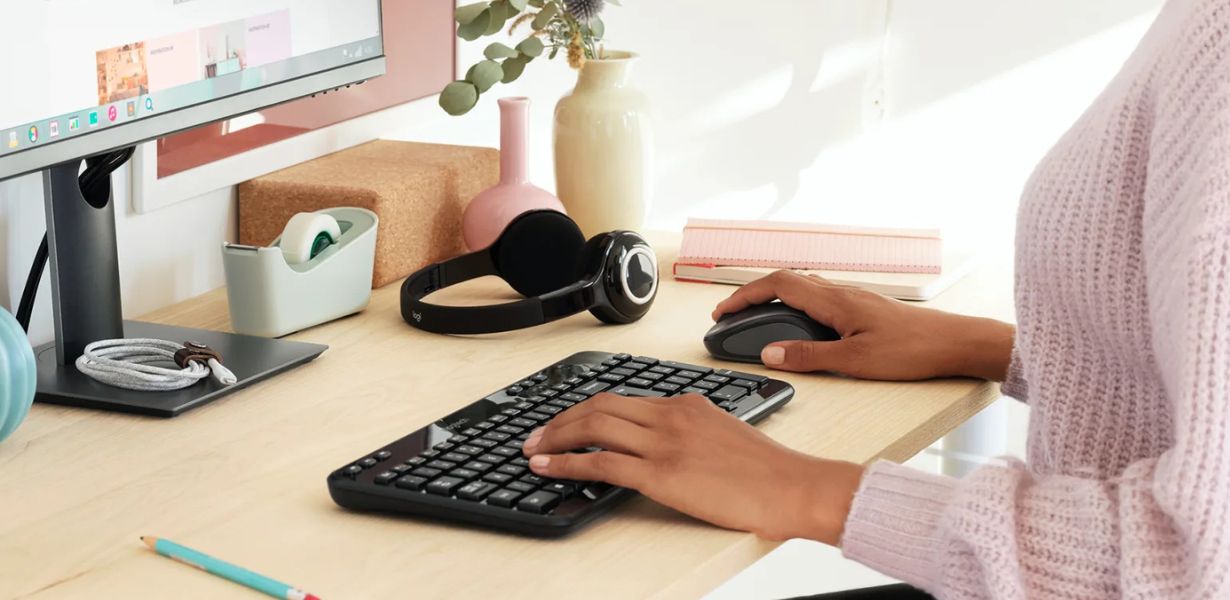 Logitech M235 Mouse Colt Glossy Wireless