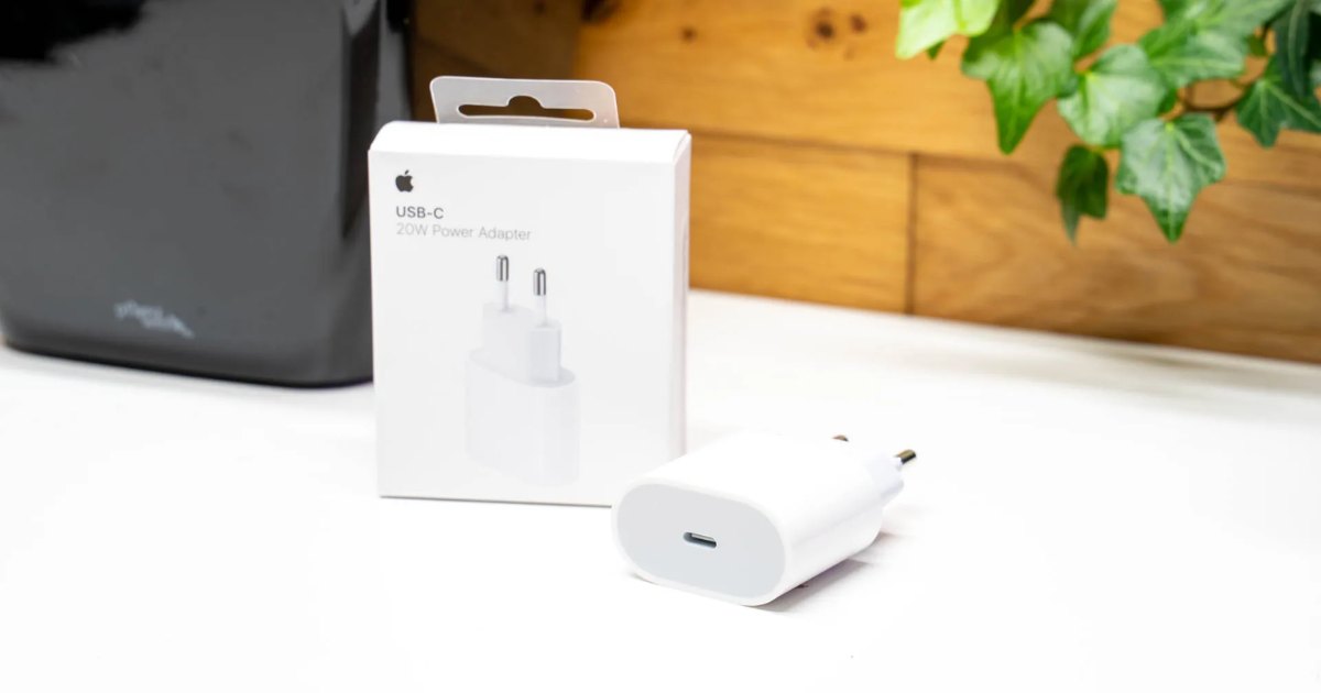 Apple iPhone Power Adapter 20W USB-C - Desain Ringkas, Mudah Dibawa ke Mana Saja